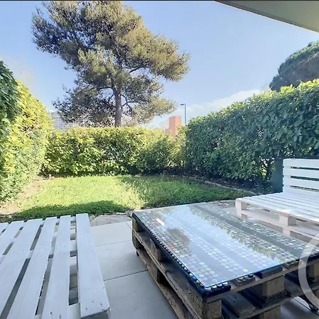 Apartment Cannes Rez De Jardin Avec Piscine Bord De Mer